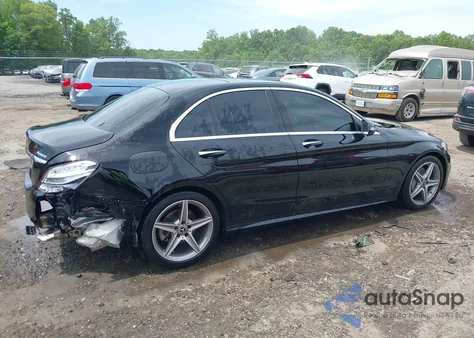 2017 Mercedes-Benz C 300 4Matic/Luxury 4Matic/Sport 4Matic z USA, uszkodzony, nr VIN 55SWF4KB2HU223960